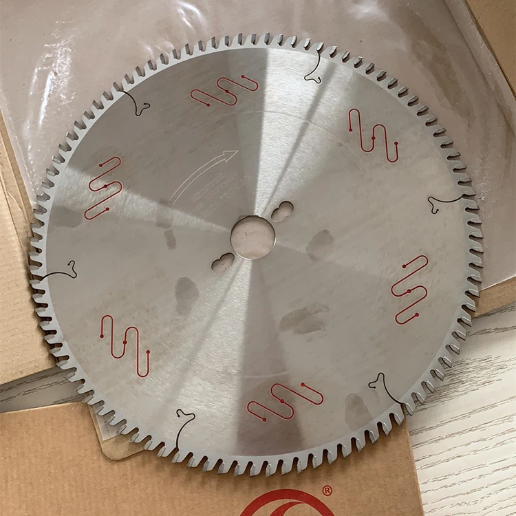 300 mm 96T масивно дърво за плъзгаща се маса трион